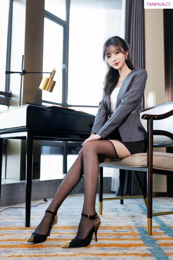   [XiuRen]高清写真图 2025.03.03 No.9957 樱桃小阑子 黑丝美腿第4张图片
